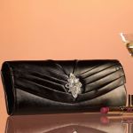 Клатч із блискучої тканини з брошкою 27255 (чорний)