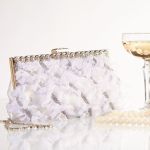 Клатч з рюшами та стразами на рамковому замку 80415 (молочний)