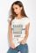 Футболка с принтом на груди 147P016-5 (молочный)