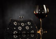 Клатч розшитий перлами та стразами на рамковому замку HY11030 (чорний)