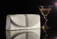 Клатч із драпіруванням жорсткої форми HY023 (білий)