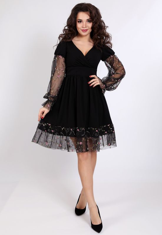 P 1043 Платье коктейльное с гипюровами манжетами и декорацией юбки (черный)