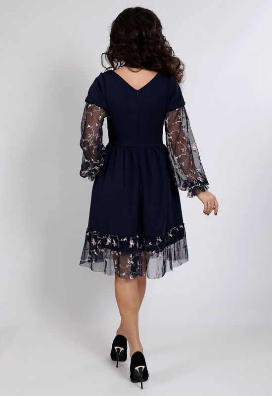 P 1043 Платье коктейльное с гипюровами манжетами и декорацией юбки (темно-синий)