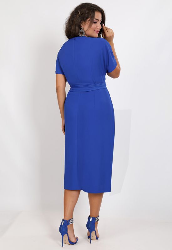P 1055 A Платье коктейльное с поясом прямого кроя (синий)