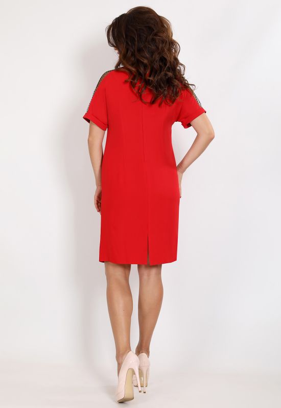 P 2033 Платье коктейльное прямого кроя с декоративной вышивкой камнями (красный)
